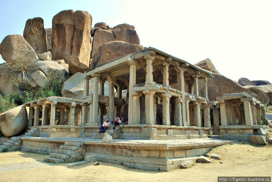 Хампи - село, полное красот. Ч.1 - храмы, руины, вывески Хампи, Индия