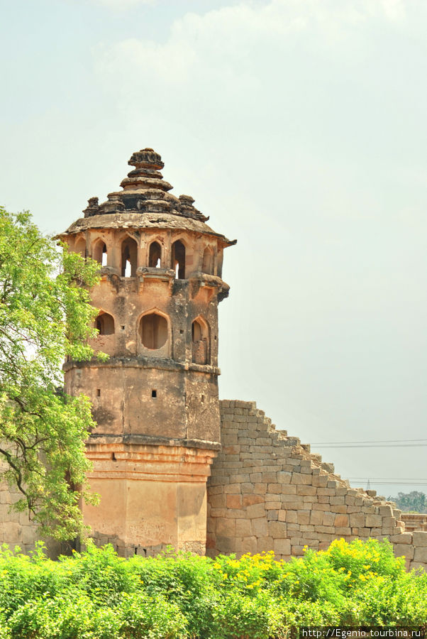 Хампи - село, полное красот. Ч.1 - храмы, руины, вывески Хампи, Индия