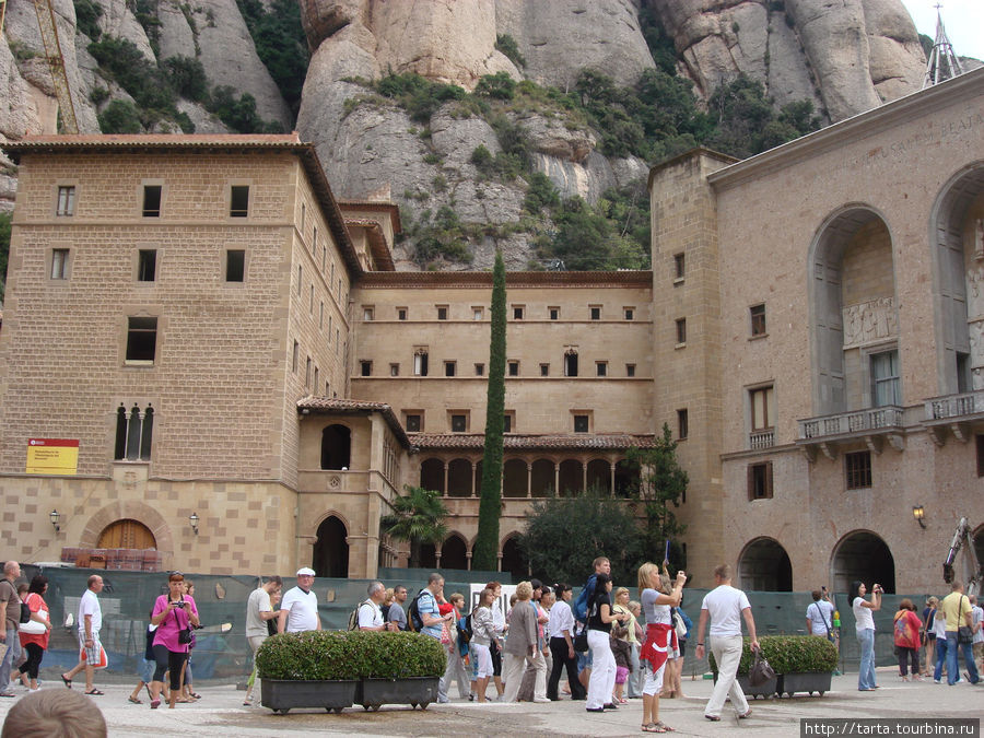 В монастыре Монсеррат — древнейшем духовном центре Каталонии Монастырь Монтсеррат, Испания
