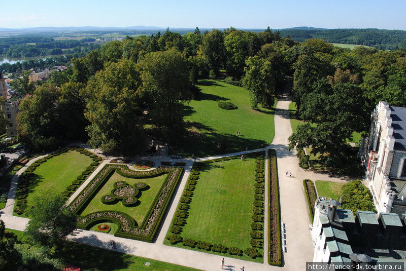 Замковый парк Глубоки Глубока-над-Влтавой, Чехия