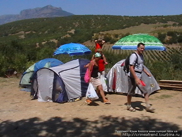 Http camp ru. Алушта палаточный лагерь. Турприют Вымпел Крым. Палаточный лагерь гора Аю Даг. Палаточный городок Вымпел.