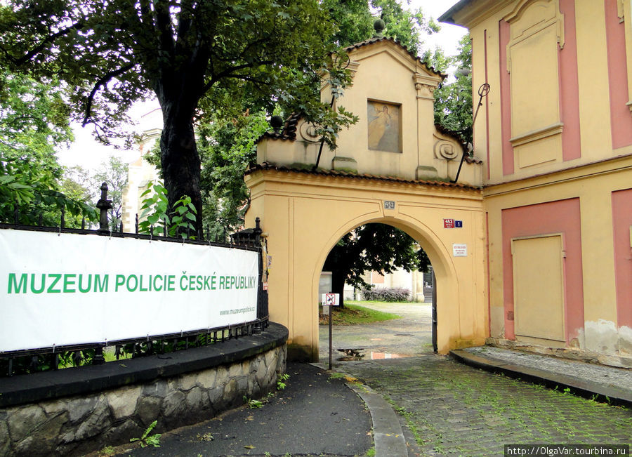 Музею чешской полиции повезло — он располагается там. где раньше обитал монашеский орден августинцев Прага, Чехия