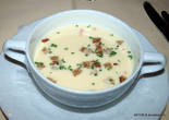 В ресторане кормили просто отменно. Например, меню одного из обедов (он начинался в 18.30) — суп-пюре из сыра по-зиллертальски.
