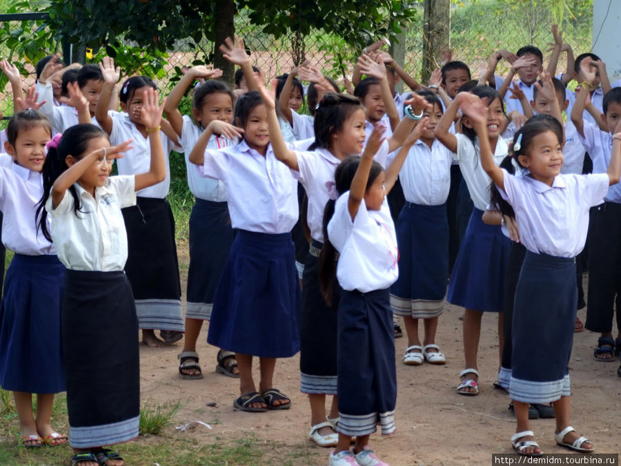В лаосской школе. Вьентьян, Лаос