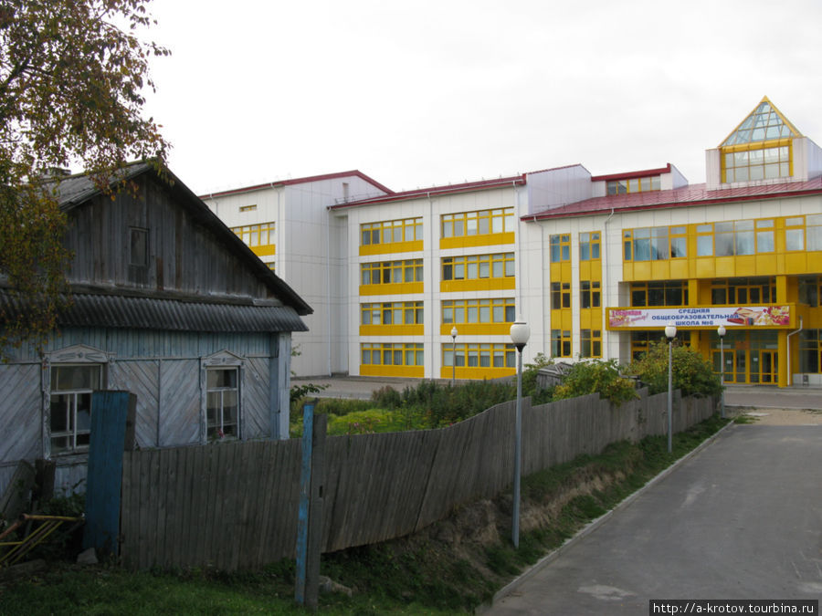 Дом-изба во дворе школы! Ханты-Мансийск, Россия