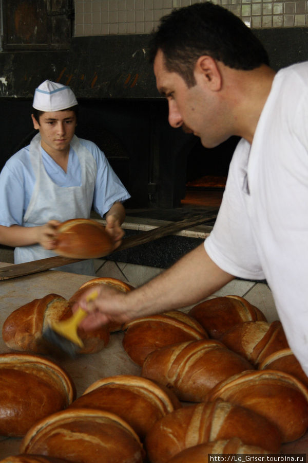 Турецкий хлеб: мужских рук дело. Манавгат, Турция