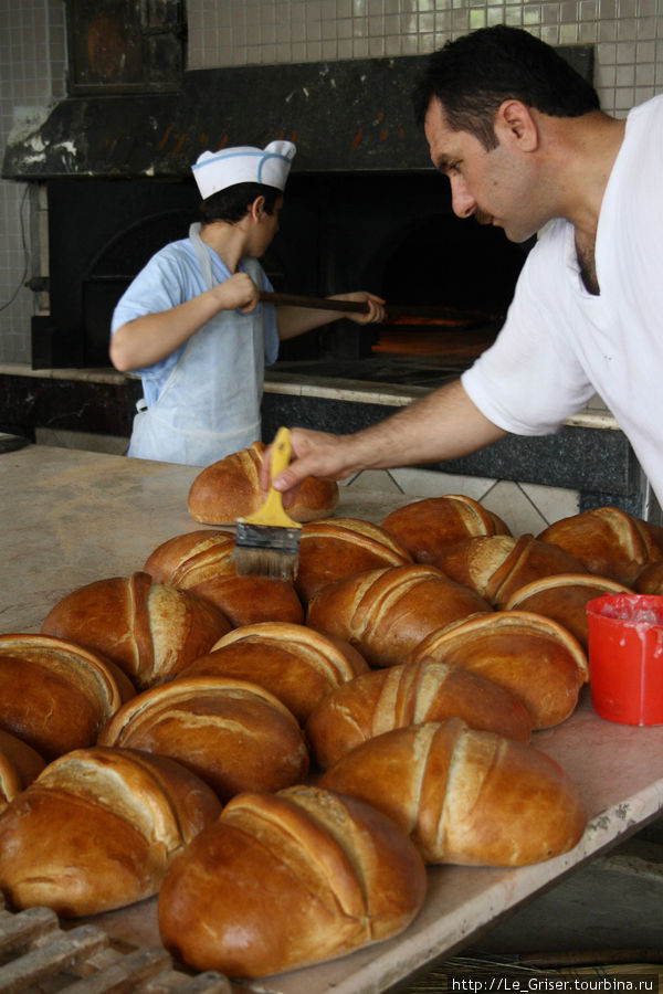 Турецкий хлеб: мужских рук дело. Манавгат, Турция