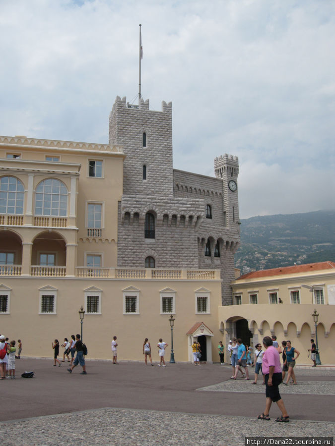 Балкон, с которого князья приветствуют народ. Монако