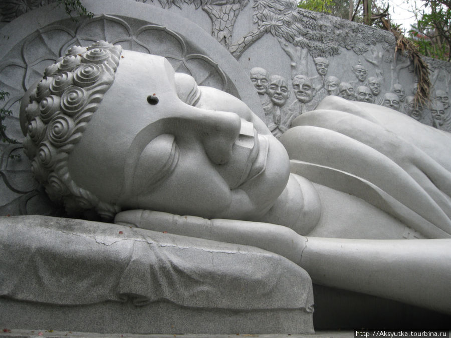Добрый спящий Будда в Нячанге Нячанг, Вьетнам