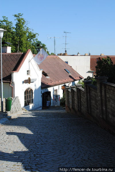 В полдень людей на улицах немного: все в замке Глубока-над-Влтавой, Чехия