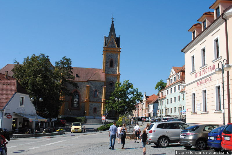 Центральная площадь городка Глубока-над-Влтавой, Чехия