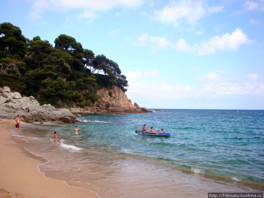 Это пляж Боадэлла, очень красивое местечко Ллорет-де-Мар, Испания
