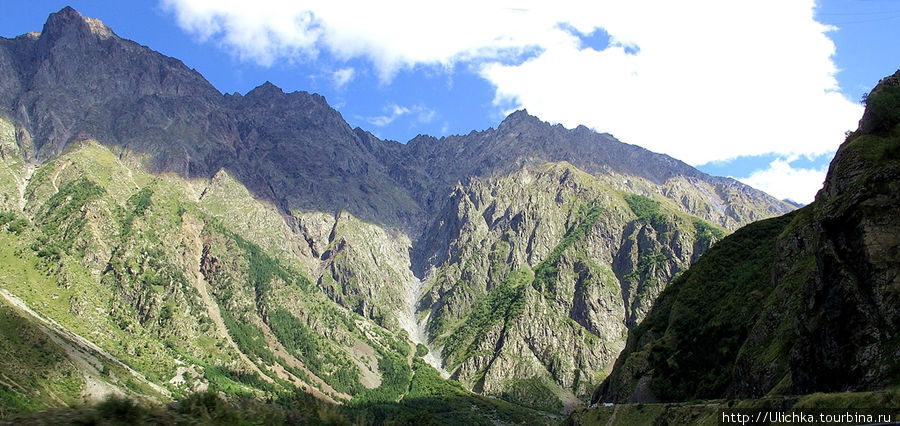 И вот ущелье мрачных скал...Дарьяльское ущелье и гора Казбек Степанцминда, Грузия