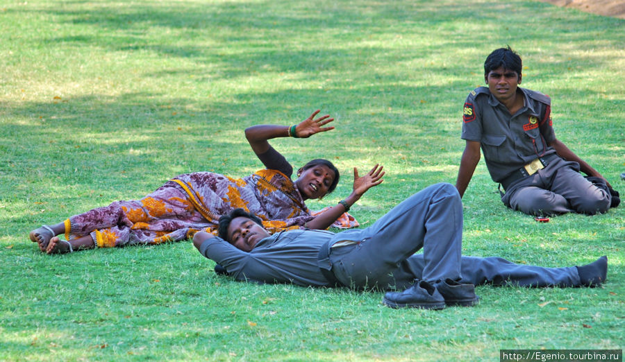 охрана на отдыхе Хампи, Индия