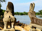 Но, как водится, существует и легенда о божественном происхождении Ангкор-Вата, который  воздвиг сын бога Индры — кхмерский король Прех Катомиалиа. Однажды,  побывав в небесных чертогах у своего отца и увидев коровник Индры, он решил построить у себя такой же, но только дворец. Так что Ангкор Ват — это точная копия коровника Индры