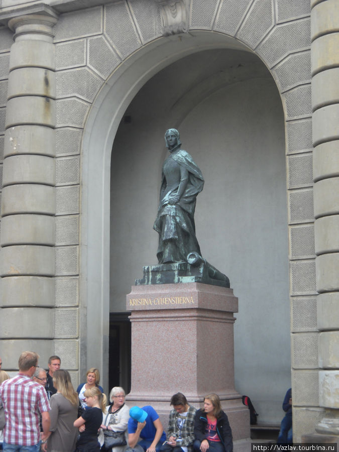 Памятник и туристы Стокгольм, Швеция