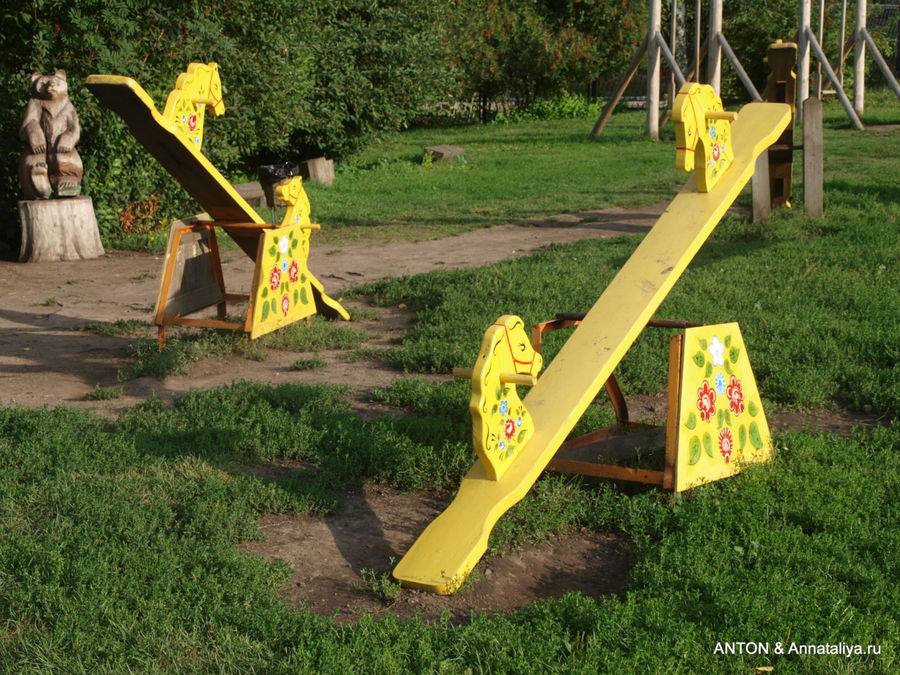 Детская площадка в русском стиле. Суздаль, Россия