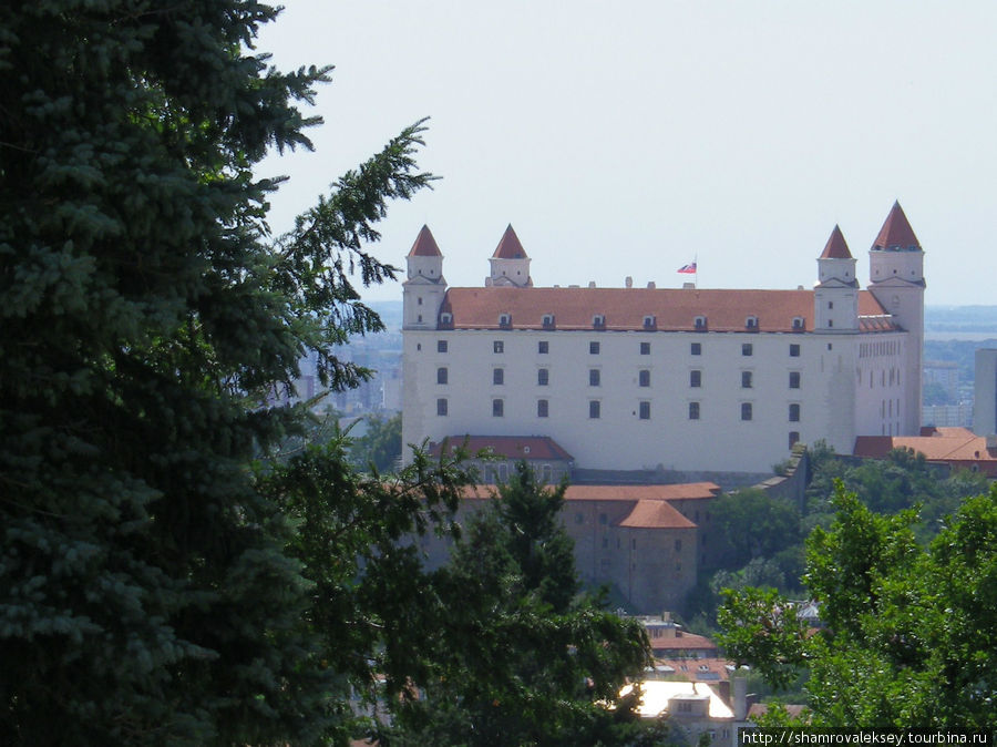 Построенный на вершине Замкового холма Братислава, Словакия