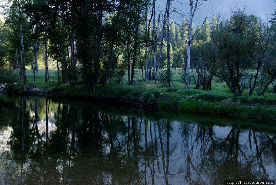Вечер и утро в долине Йосемити Йосемити Национальный Парк, CША