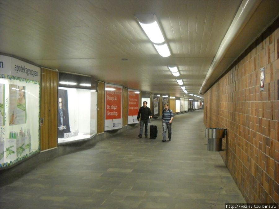 Тоннель от станции в сторону терминала Стокгольм, Швеция