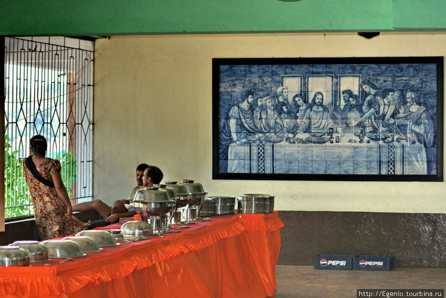 внутри церкви Непорочного зачатия. столовая, разумеется :) Штат Гоа, Индия