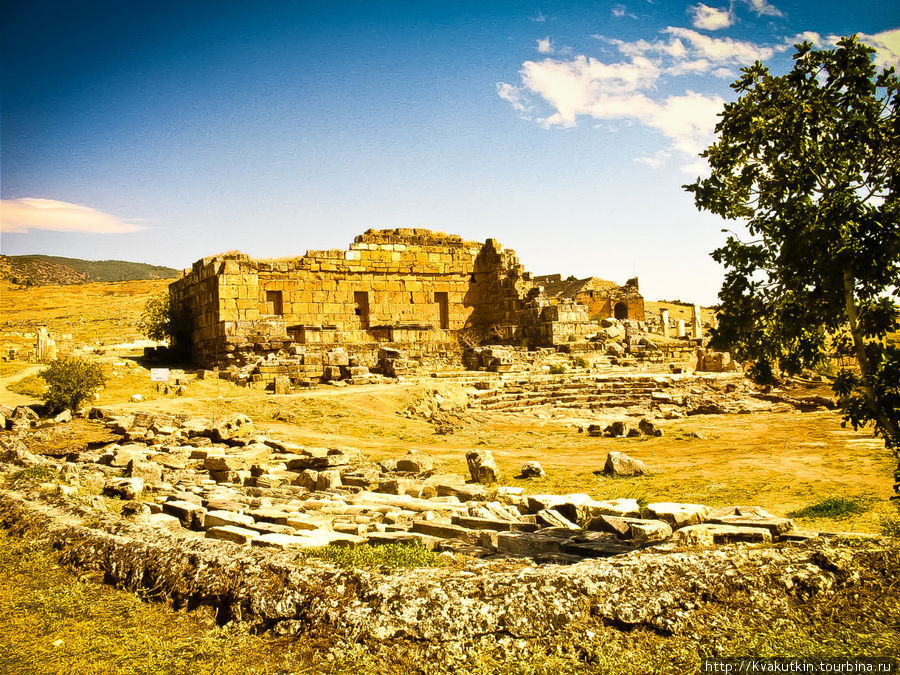 Там же Памуккале (Иерополь античный город), Турция