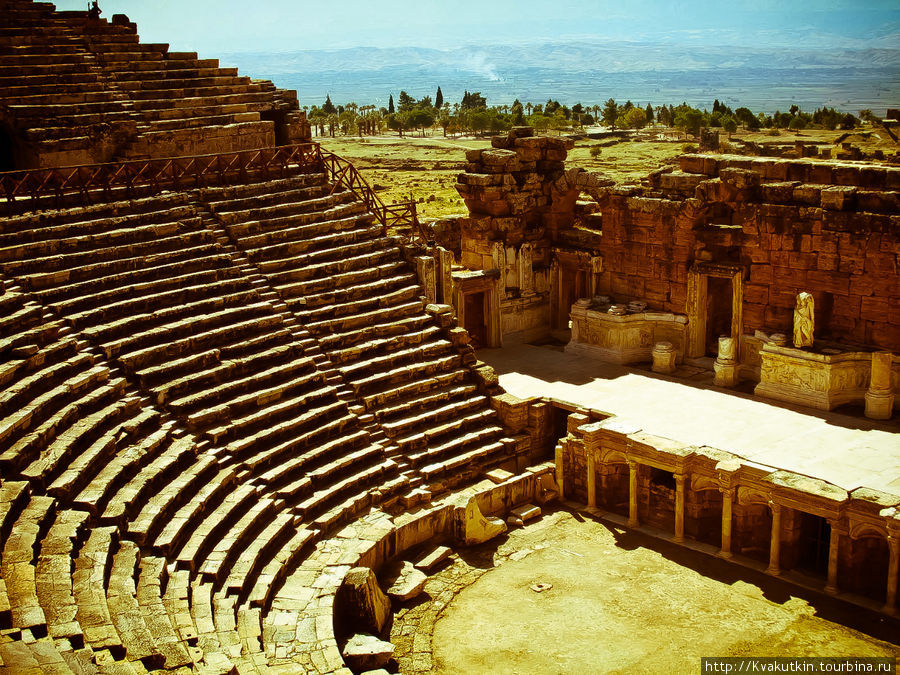 Древний амфитеатр Памуккале (Иерополь античный город), Турция