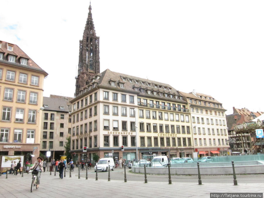 Шпиль Нотр Дама  виден издалека... Страсбург, Франция