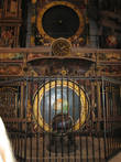 Это один из выдающихся шедевров эпохи Возрождения. Механические Астрономические часы (The Astronomical clock) Страсбурга явились плодом труда многочисленных художников, математиков и техников. Швейцарские часовые мастера, скульпторы, художники и механики работали над созданием этого великолепного механизма. Те часы, которые можно увидеть сейчас, датируются 1842 г.
Первые страсбургские астрономические часы создавались в период с 1352 по 1354, но эти часы остановились в начале XVI века.