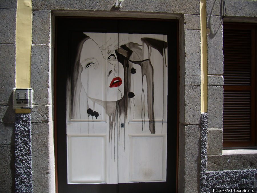 «Домашнее» искусство  или зарисовки одной улицы. Фуншал, Португалия
