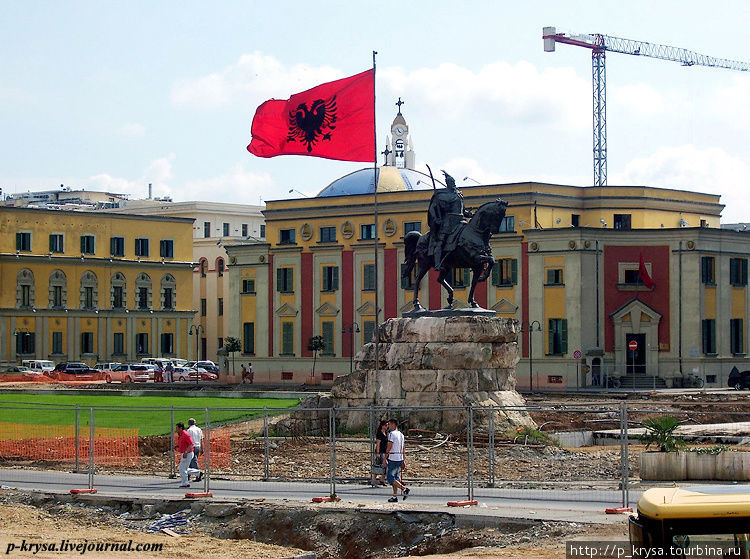 Памятник Скандербегу в Тиране Албания