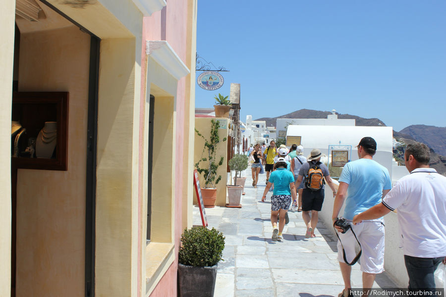 Ия - по узкой улице с локтями... Остров Санторини, Греция