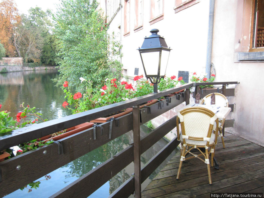столик в углу на двоих Страсбург, Франция