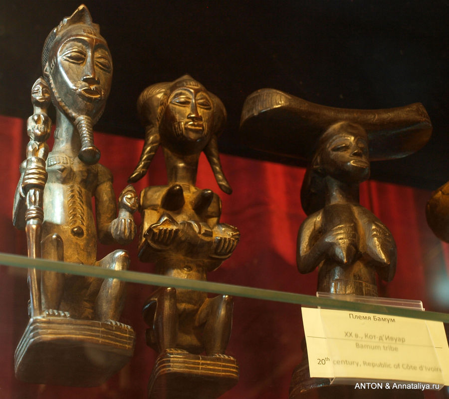 Африканские фигурки и тотемы, символизирующие плодородие. 18-19 век. Москва, Россия