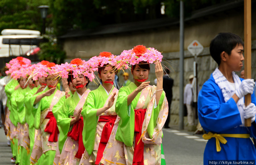 Аоба-мацури: разноцветные люди Коя, Япония