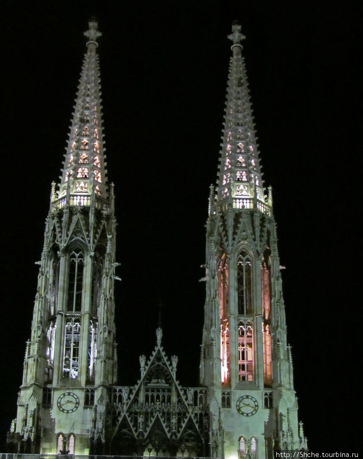 Мы подошли к Votivkirche и сделали несколько снимков... Вена, Австрия