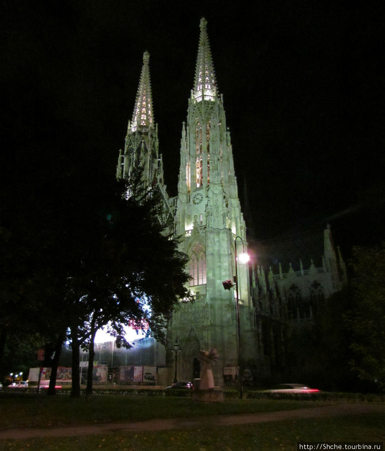 Ночная прогулка по Вене к церкви Votivkirche Вена, Австрия