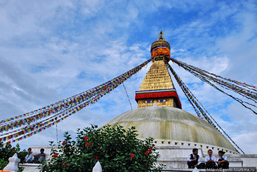на ступе можно и посидеть, отдохнуть Катманду, Непал