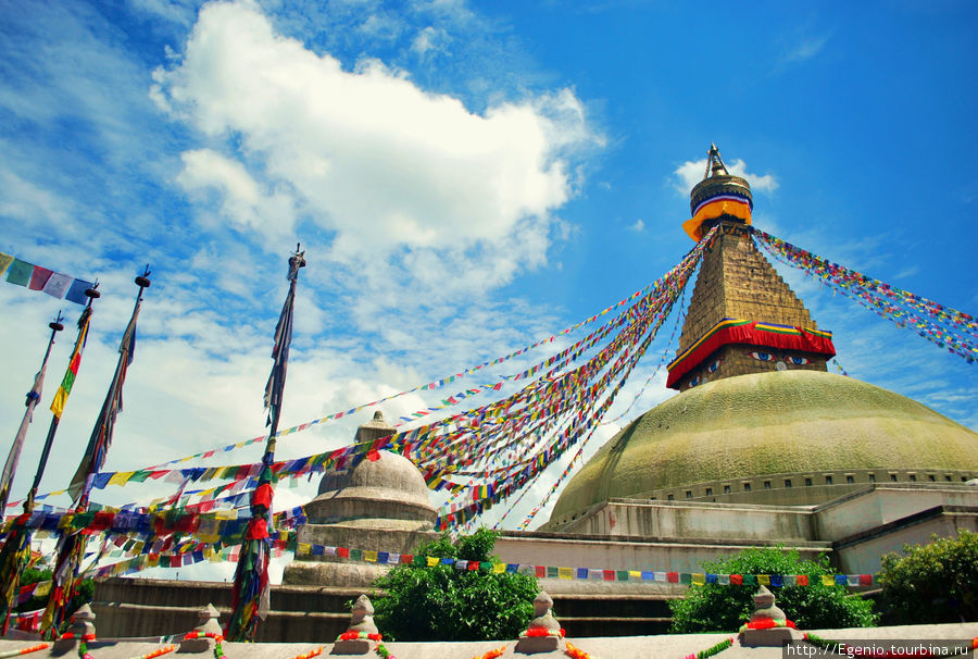 Ее Величество Боуда Катманду, Непал