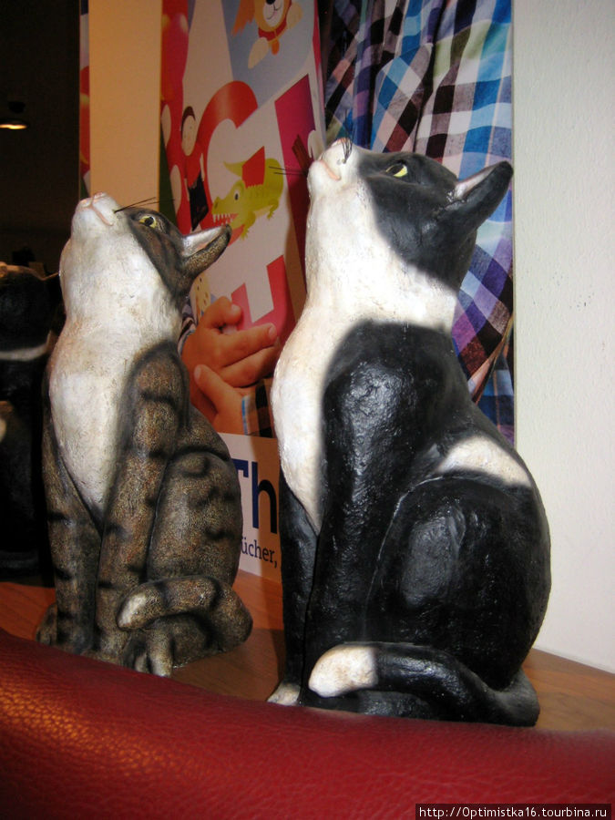 Санкт-Йохан-им-Понгау. Кошки. Увы, только сувенирные. Санкт-Йохан-им-Понгау, Австрия