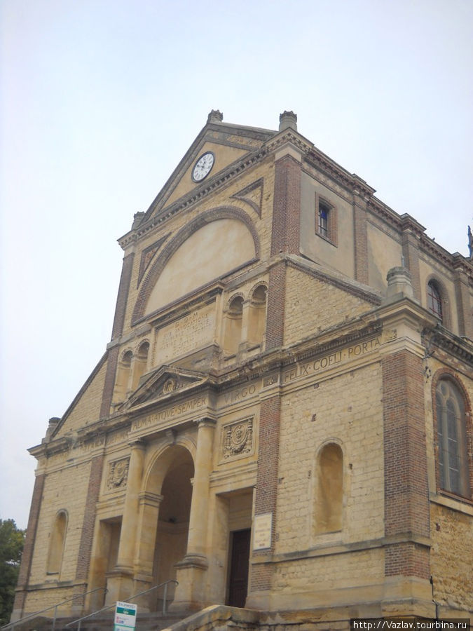 Главный фасад церкви Трувиль-сюр-Мер, Франция