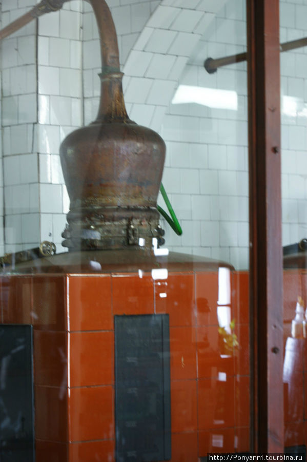 В винокурне можно посмотреть,как раньше производился джин. Маон, остров Менорка, Испания