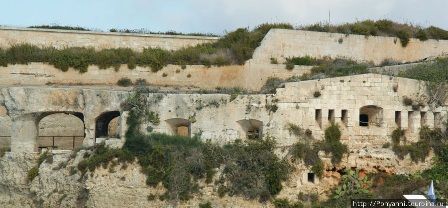 Крепость Ла Молла — бывшая политическая тюрьма,сегодня — музей. Маон, остров Менорка, Испания