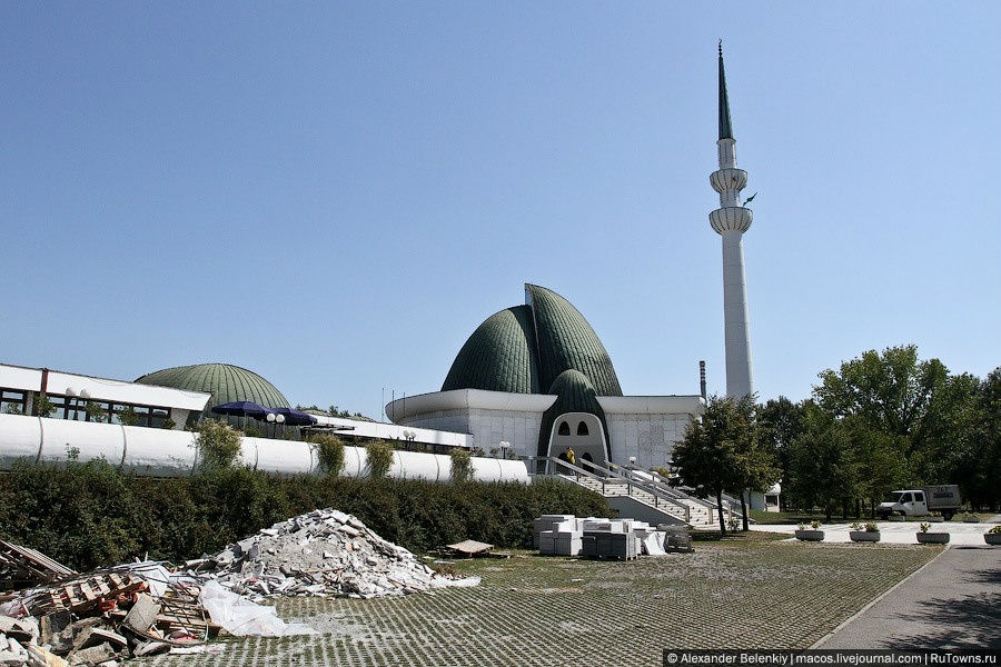 Хорватия — христианское, католическое государство. Мусульман здесь всего один процент, и для них тоже строят мечеть. Загреб, Хорватия