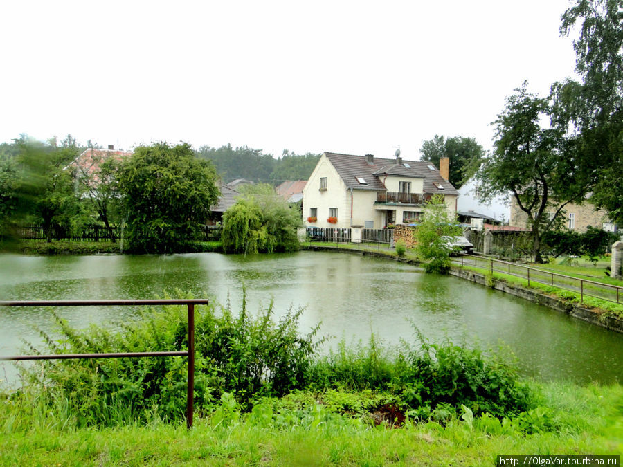 Сам поселок небольшой и тоже весьма живописный Кршивоклат, Чехия