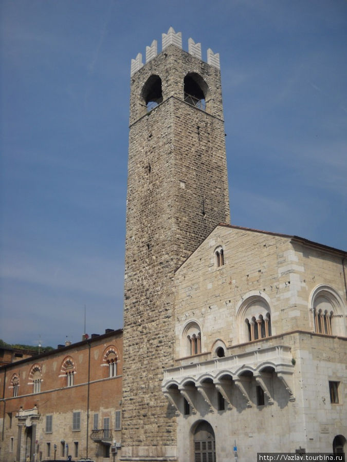 Башня комплекса Брешиа, Италия