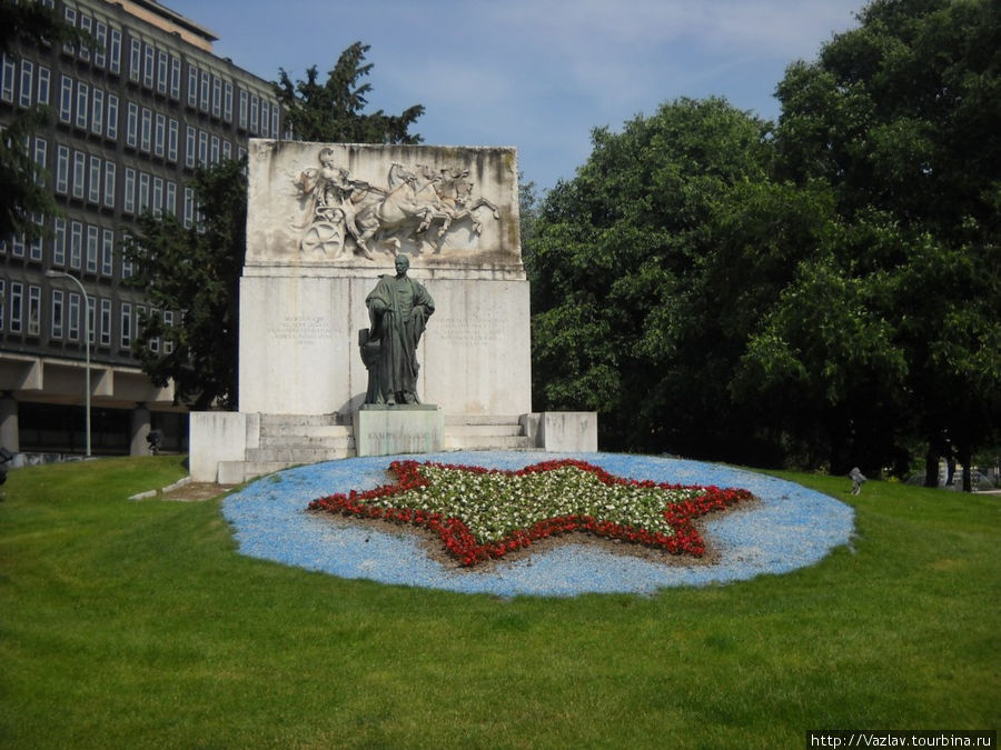 Площадь героев Брешиа, Италия