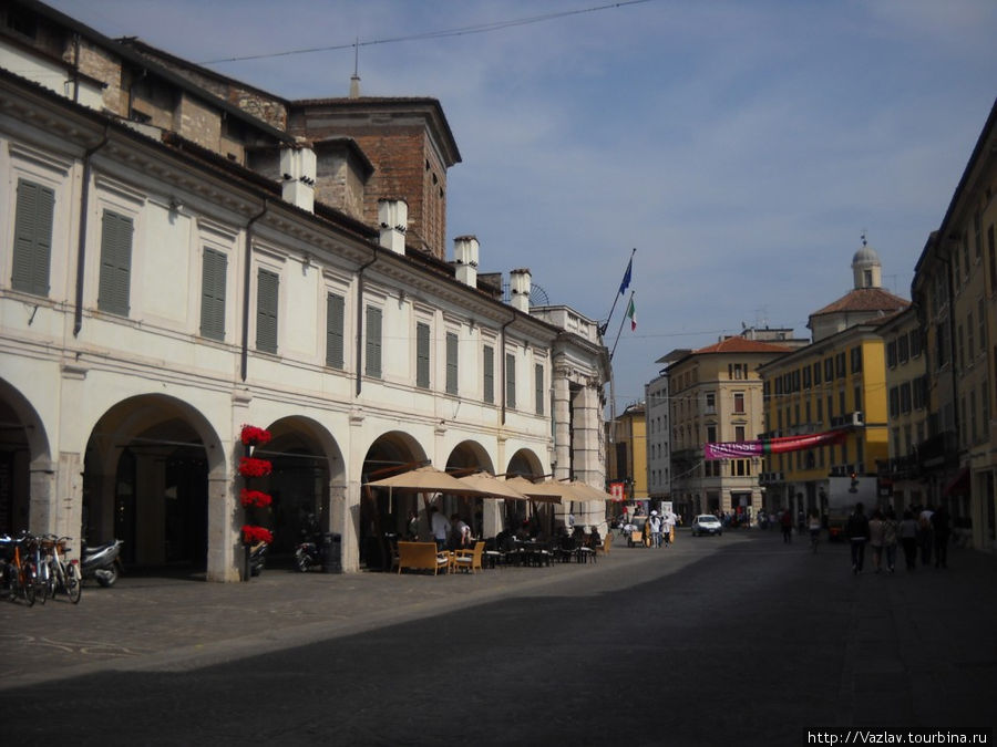 Симпатичная улица Брешиа, Италия