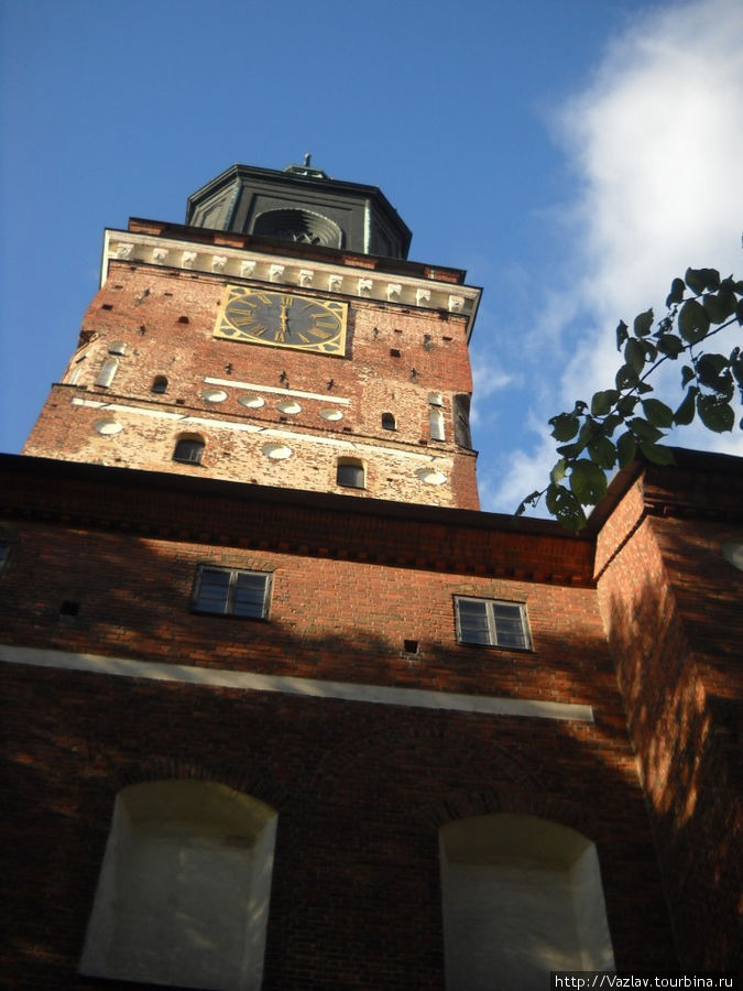 Колокольня собора достигает стометровой высоты Турку, Финляндия