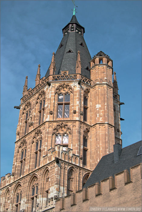 Дальше мы отправились к собору, по всему города можно встретить огромное количество разных церквей. Кёльн, Германия